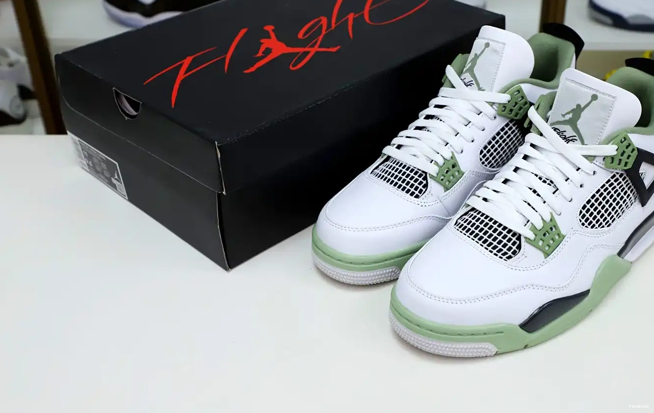 4 JORDAN AIR 